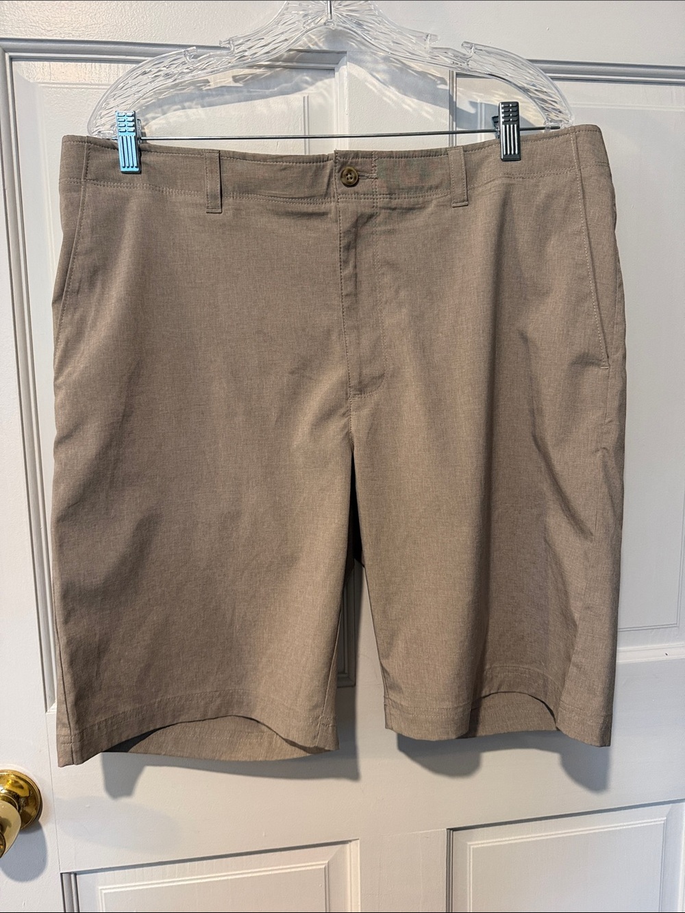 PGA Tour Men's Flat Front performance Shorts in Taupe